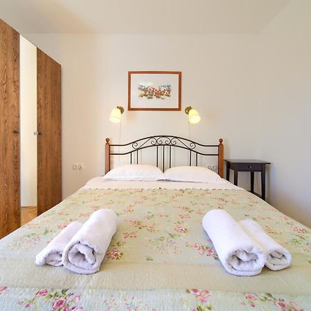Apartments Rose Крк Экстерьер фото